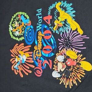 WALT DISNEY WORLD 2004 RAISED METALLIC FIREWORKS & CHARACTERS BLACK TEE-SHIRT